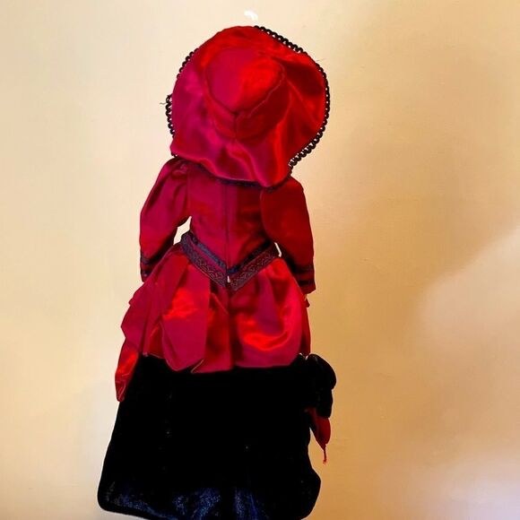 Heritage mint 1996 Porcelain doll 18 inches - Picture 5 of 8